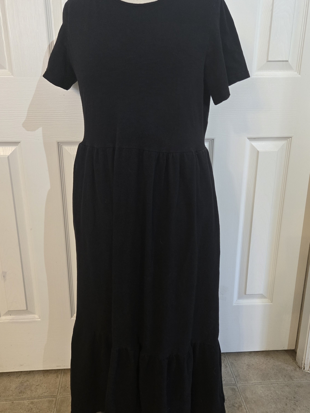 Old Navy Womens L Black Solid Tiered Round Neck Short Sleeve A-Line Midi Dress